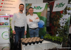 Lars Tolenaars and Johan Koolen with Jiffy, showing the Proforma Glue Plug, a stable and high quality system for sensitive crops, to quickly make roots and speed up the growing process.